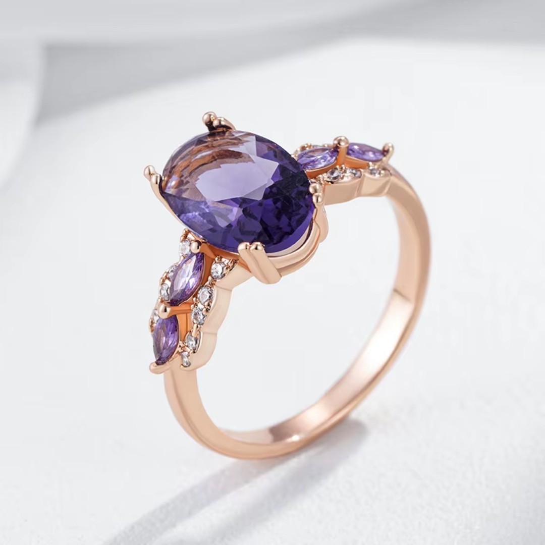 Bague Élégance en Or Rose avec Cristaux Violets et Détails en Zircones