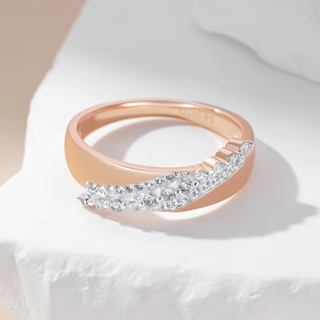Bague Élégance en Or Rose avec Détails en Zircones
