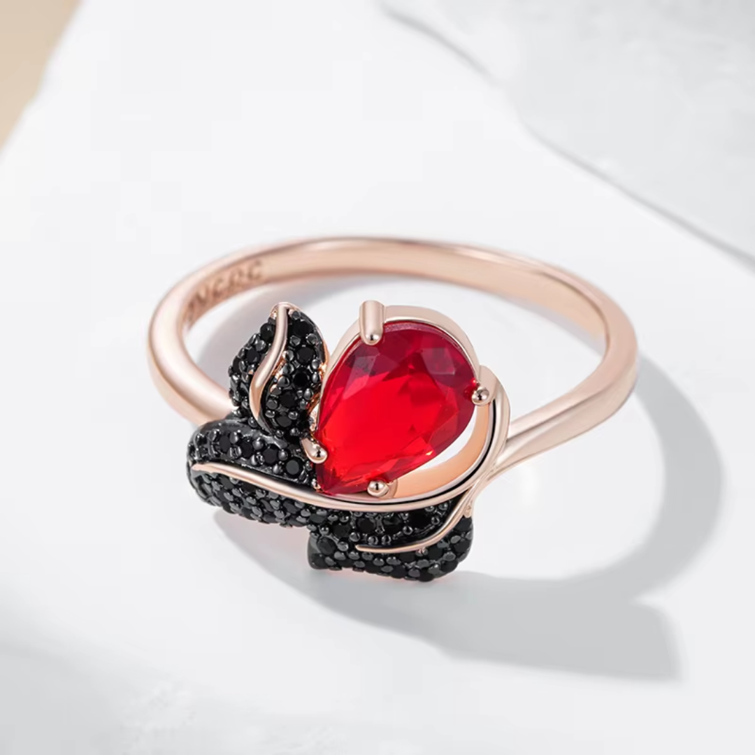 Bague Fleur en Or Rose avec Pierre Rouge et Cristaux Noirs