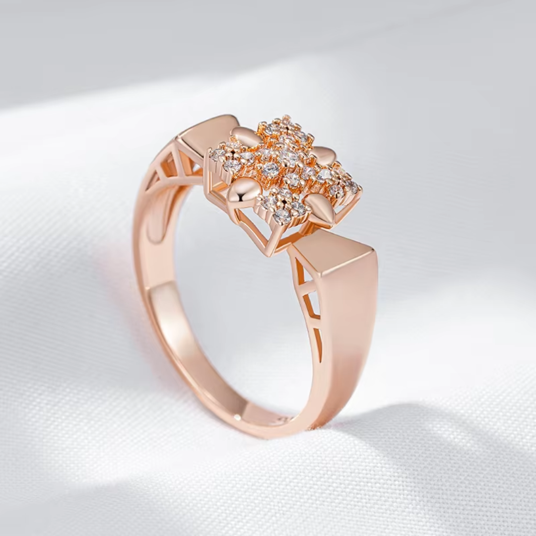 Bague Géométrique avec Détails en Cristaux en Or Rose