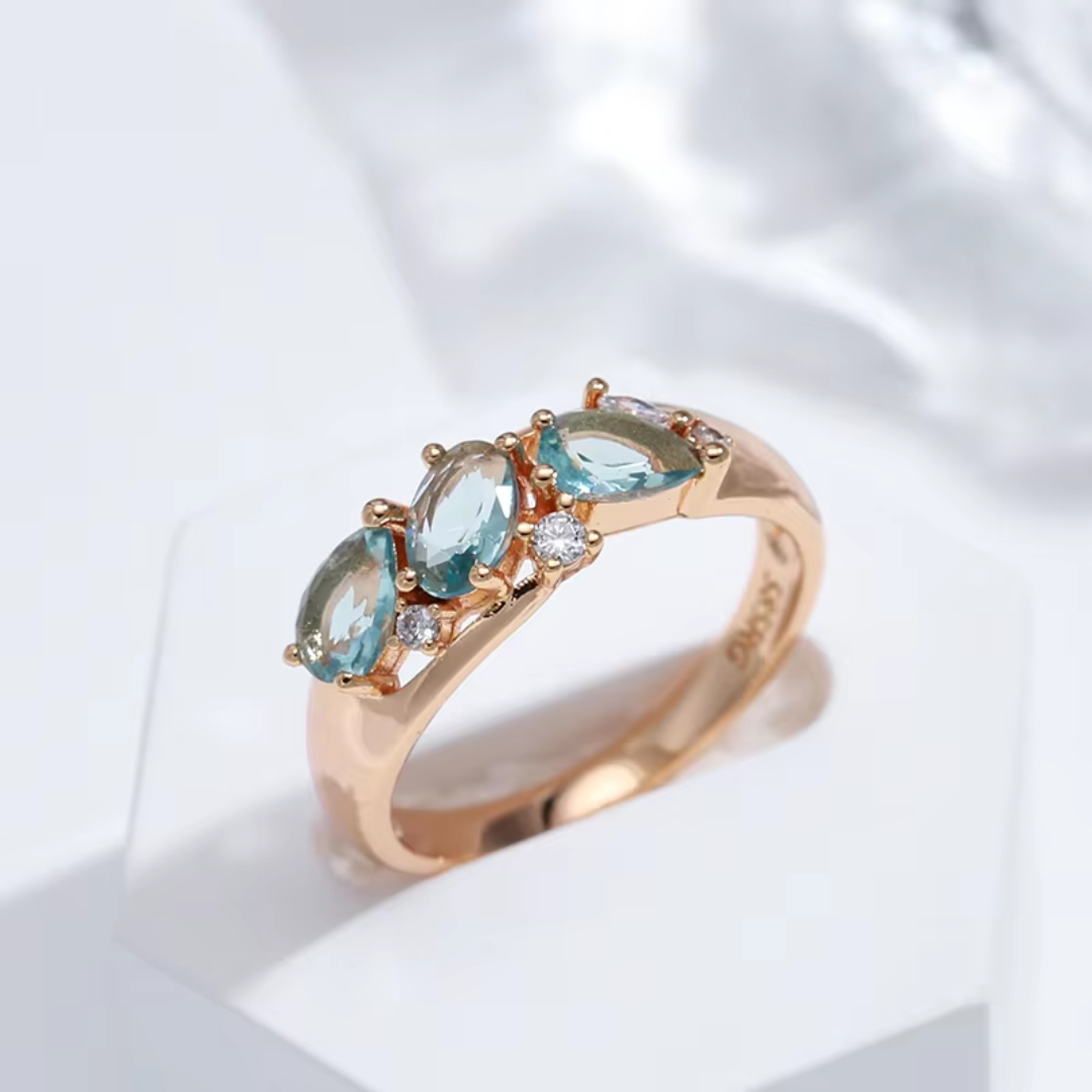 Bague en Or Rose avec Pierres Bleues et Cristaux Étincelants