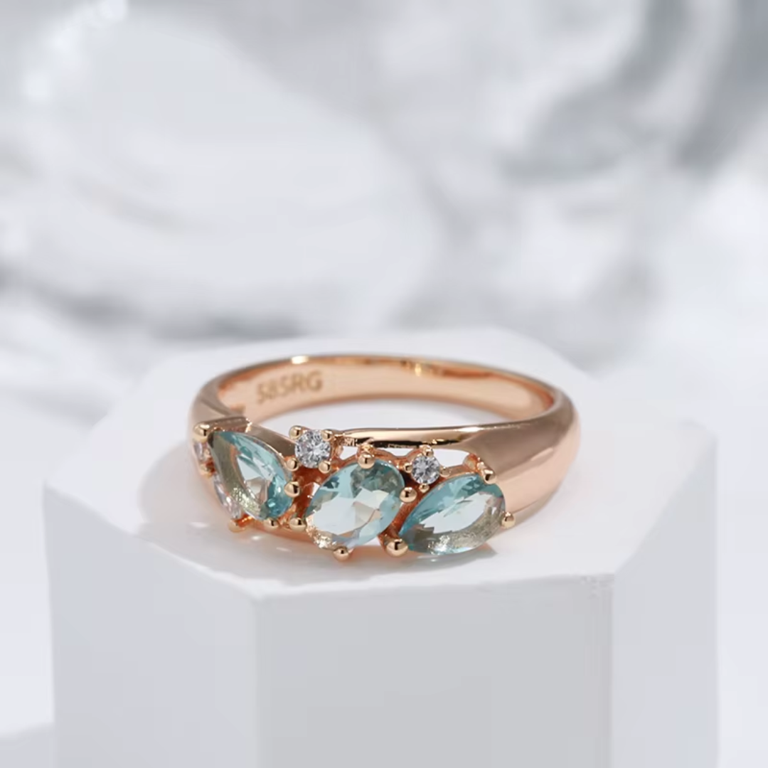Bague en Or Rose avec Pierres Bleues et Cristaux Étincelants