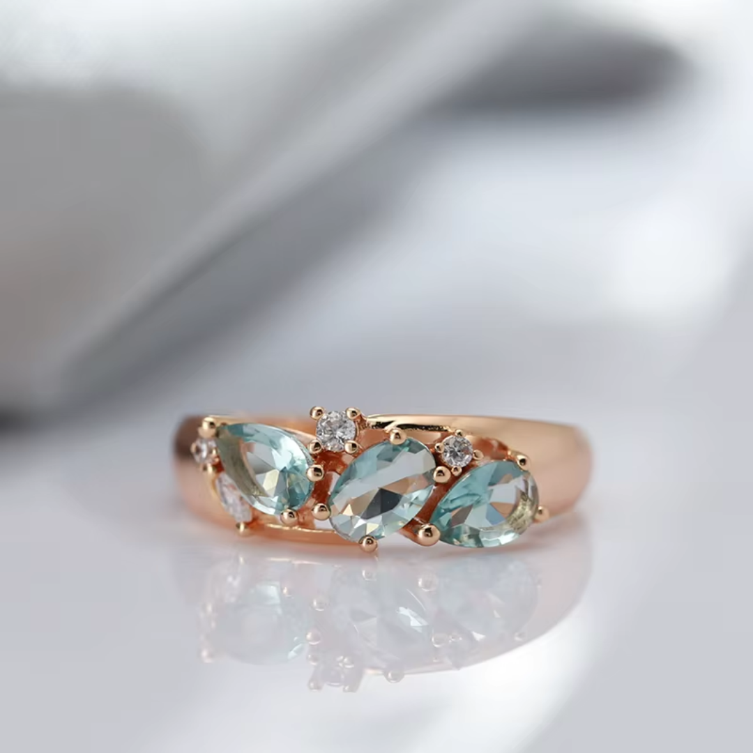 Bague en Or Rose avec Pierres Bleues et Cristaux Étincelants