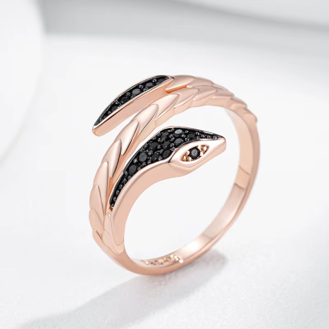 Bague en Or Rose en Forme de Serpent avec Cristaux Noirs