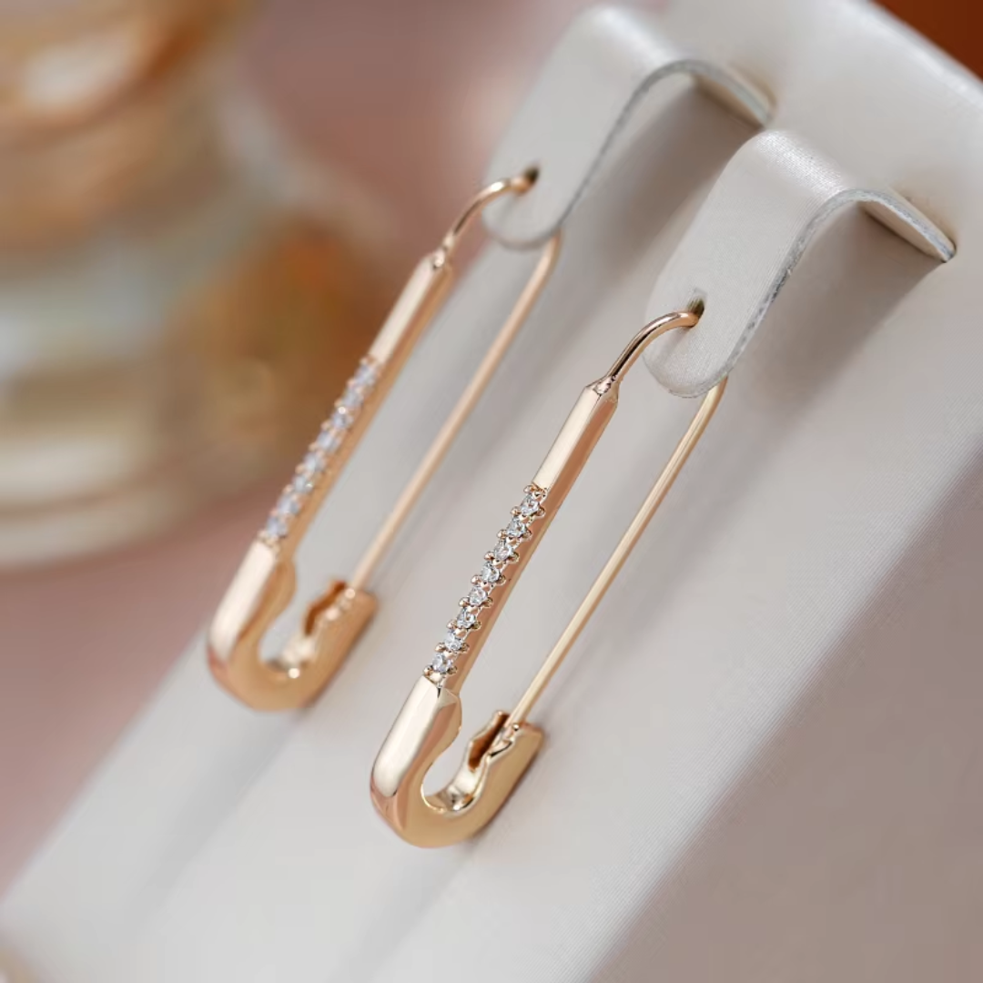 Boucles d’Oreilles Minimalistes Dorées avec Détails en Zircon