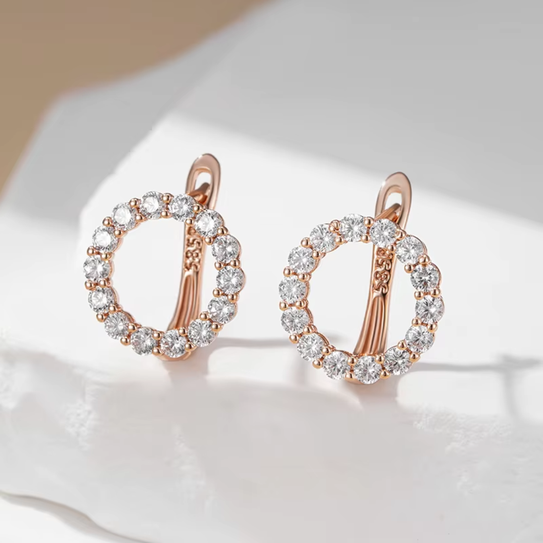 Boucles d'Oreilles en Or Rose avec Cercle en Zircones Blanches