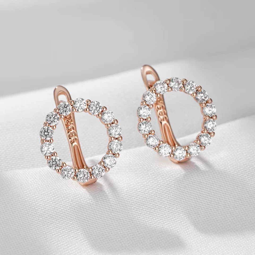 Boucles d'Oreilles en Or Rose avec Cercle en Zircones Blanches