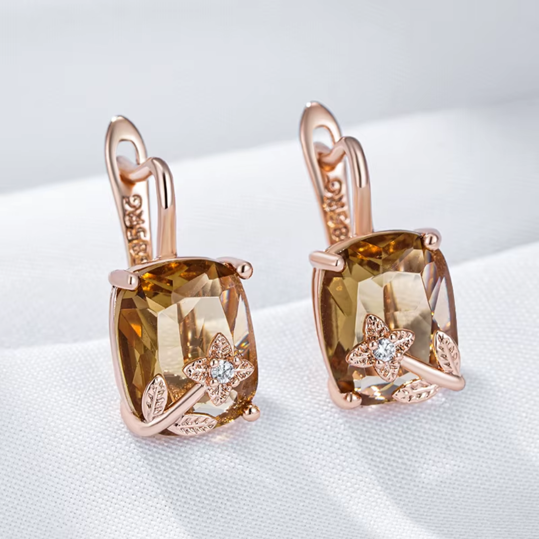 Boucles d'Oreilles en Or Rose avec Cristaux Jaunes et Détails Floraux