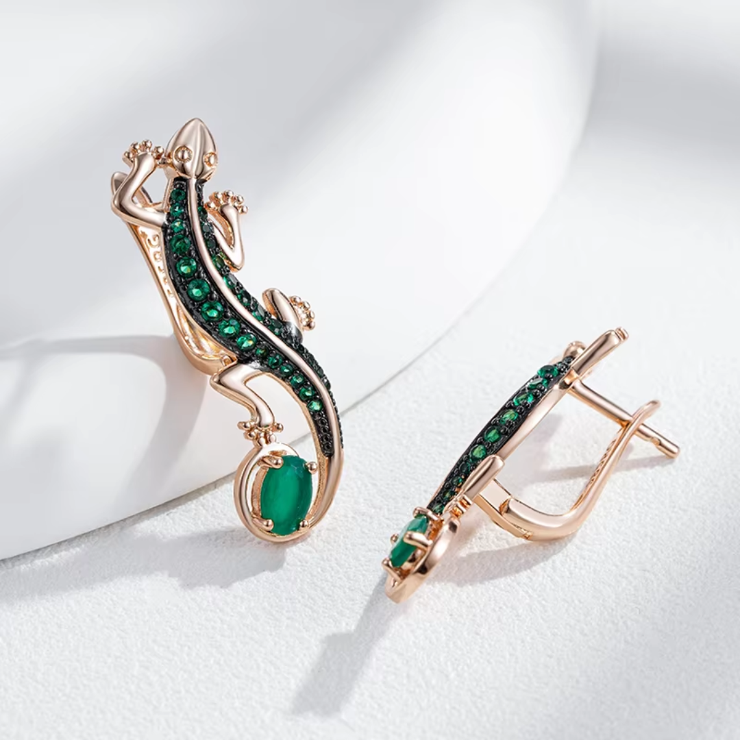 Boucles d’Oreilles en Or Rose avec Design Lézard et Cristaux Verts