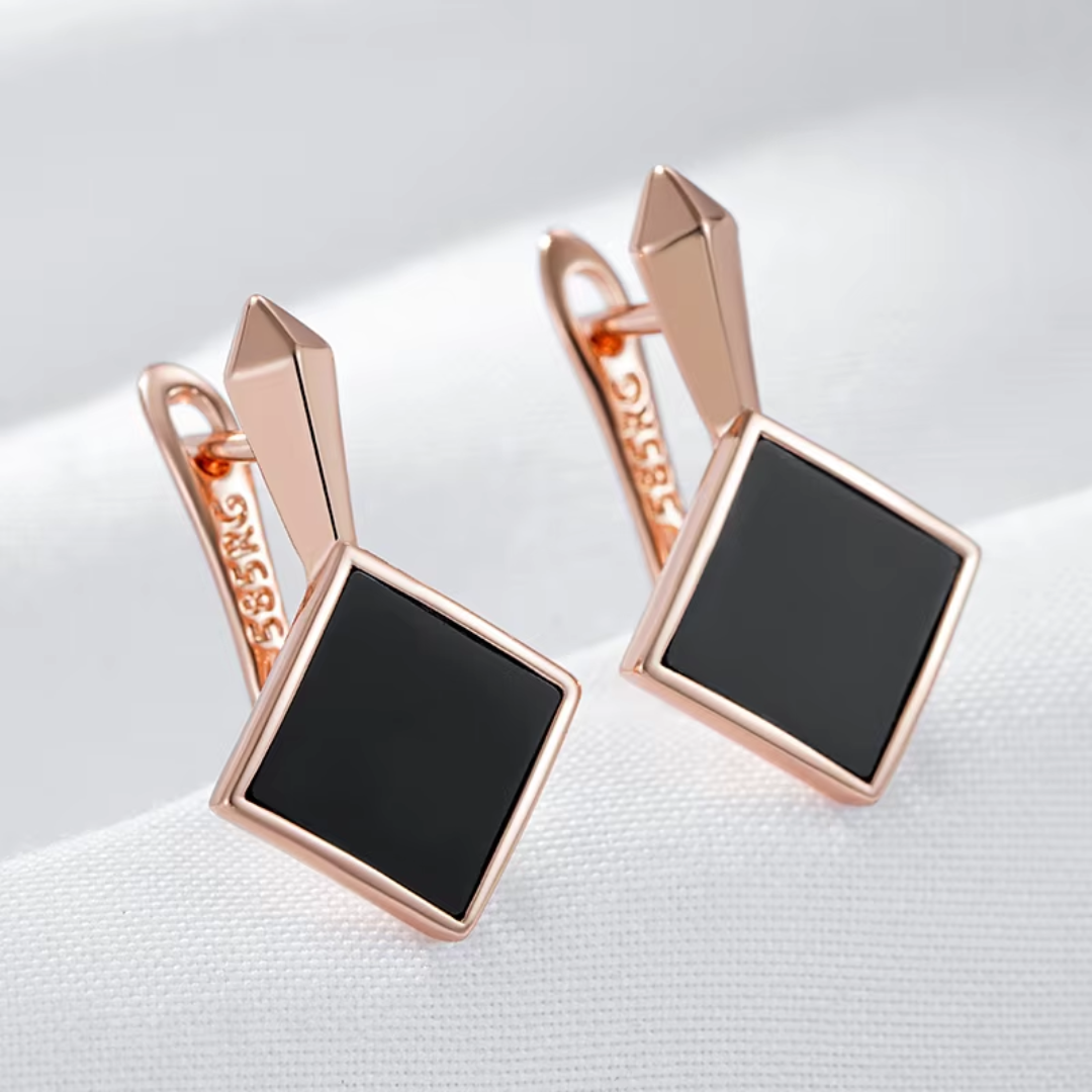 Boucles d’Oreilles en Or Rose avec Détail Géométrique Noir