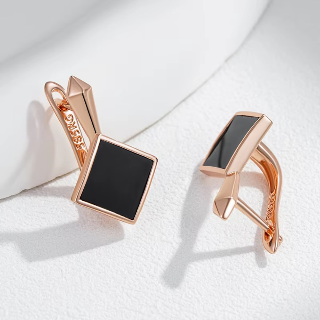 Boucles d’Oreilles en Or Rose avec Détail Géométrique Noir
