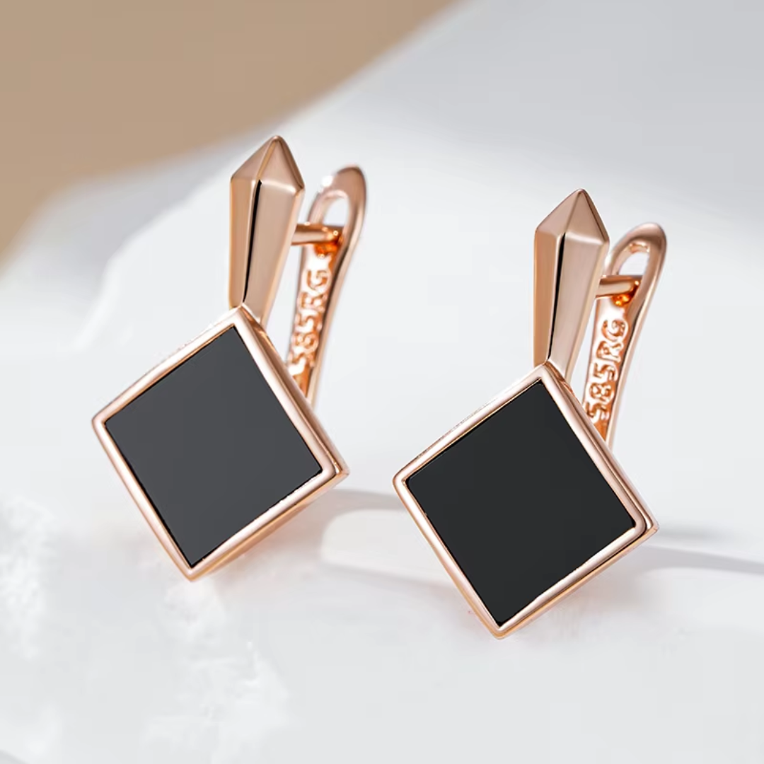Boucles d’Oreilles en Or Rose avec Détail Géométrique Noir