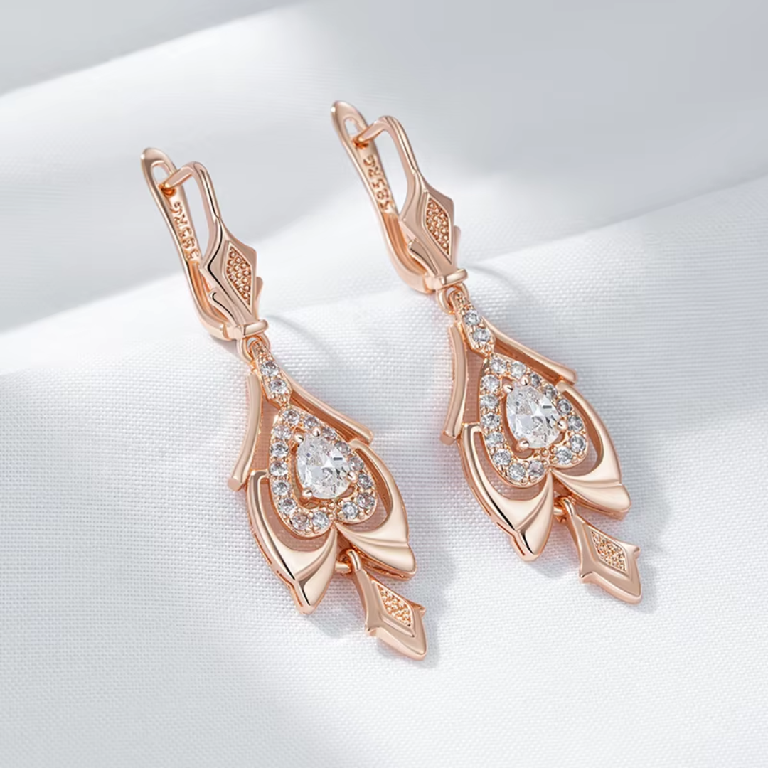 Boucles d'Oreilles en Or Rose avec Pierres Blanches en Design Goutte