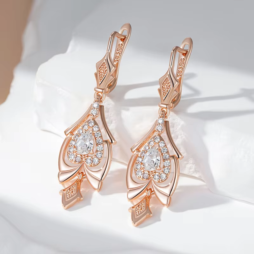 Boucles d'Oreilles en Or Rose avec Pierres Blanches en Design Goutte