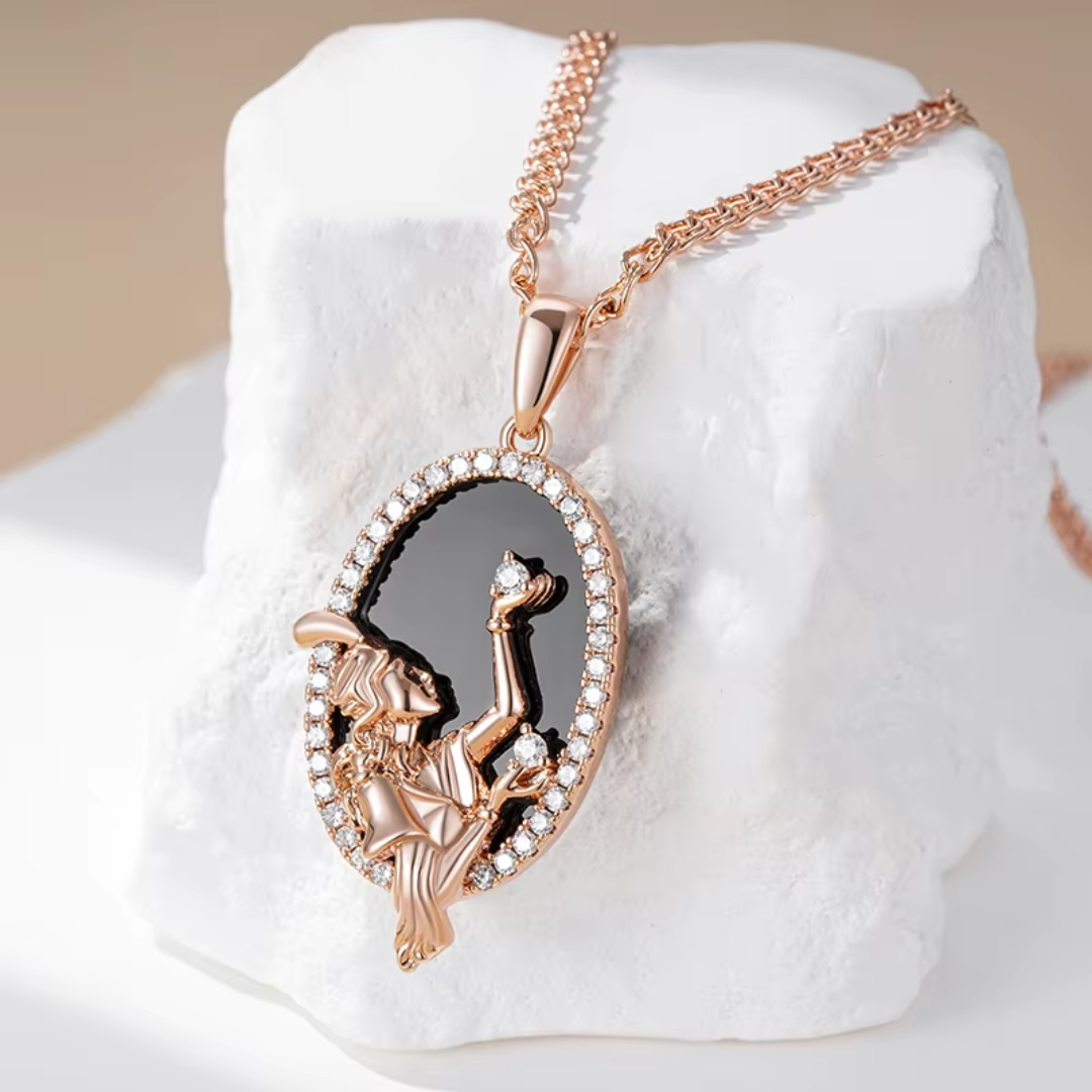 Collier Camée en Or Rose avec Détails Noirs et Cristaux