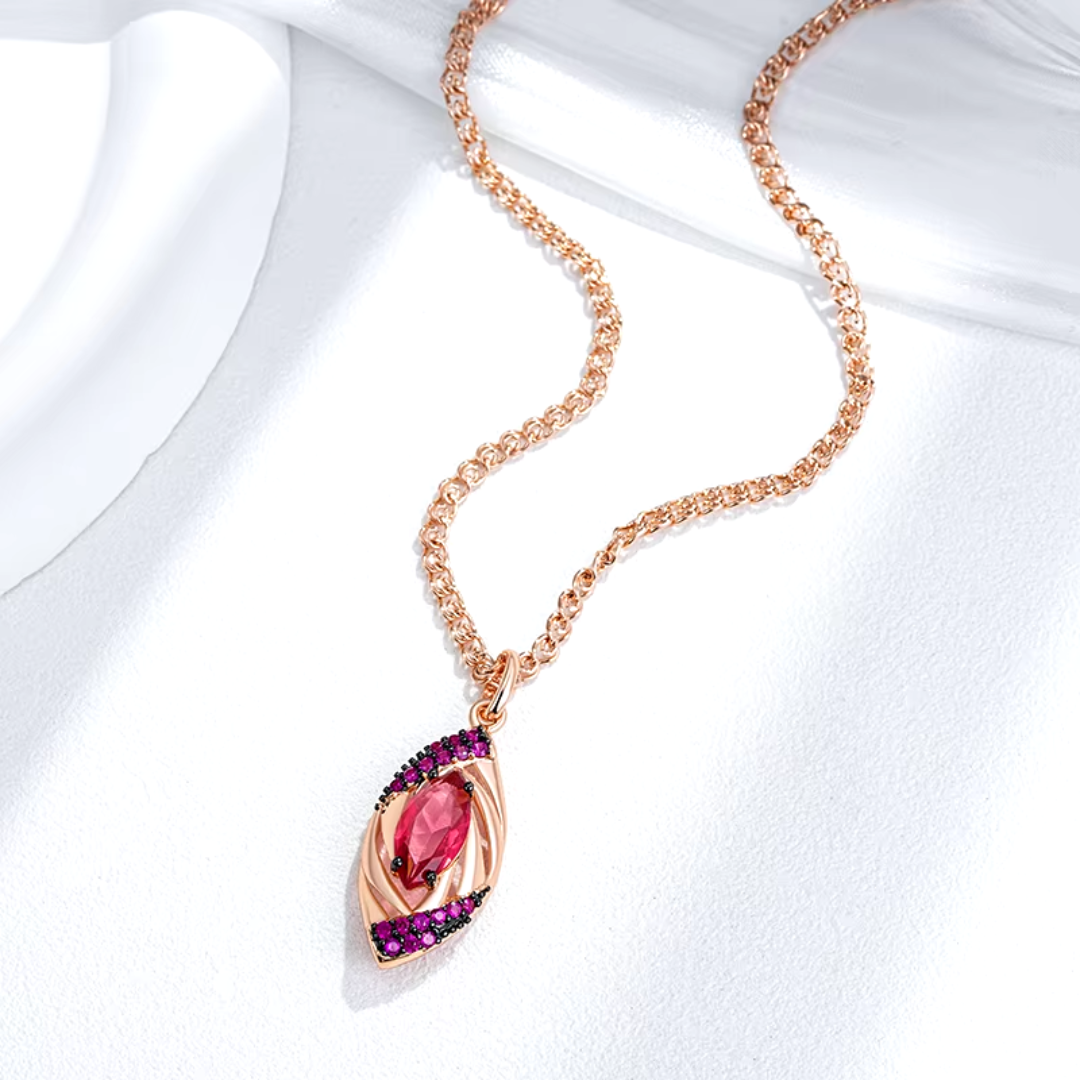 Collier Charme en Or Rose avec Cristaux Roses et Détails Noirs