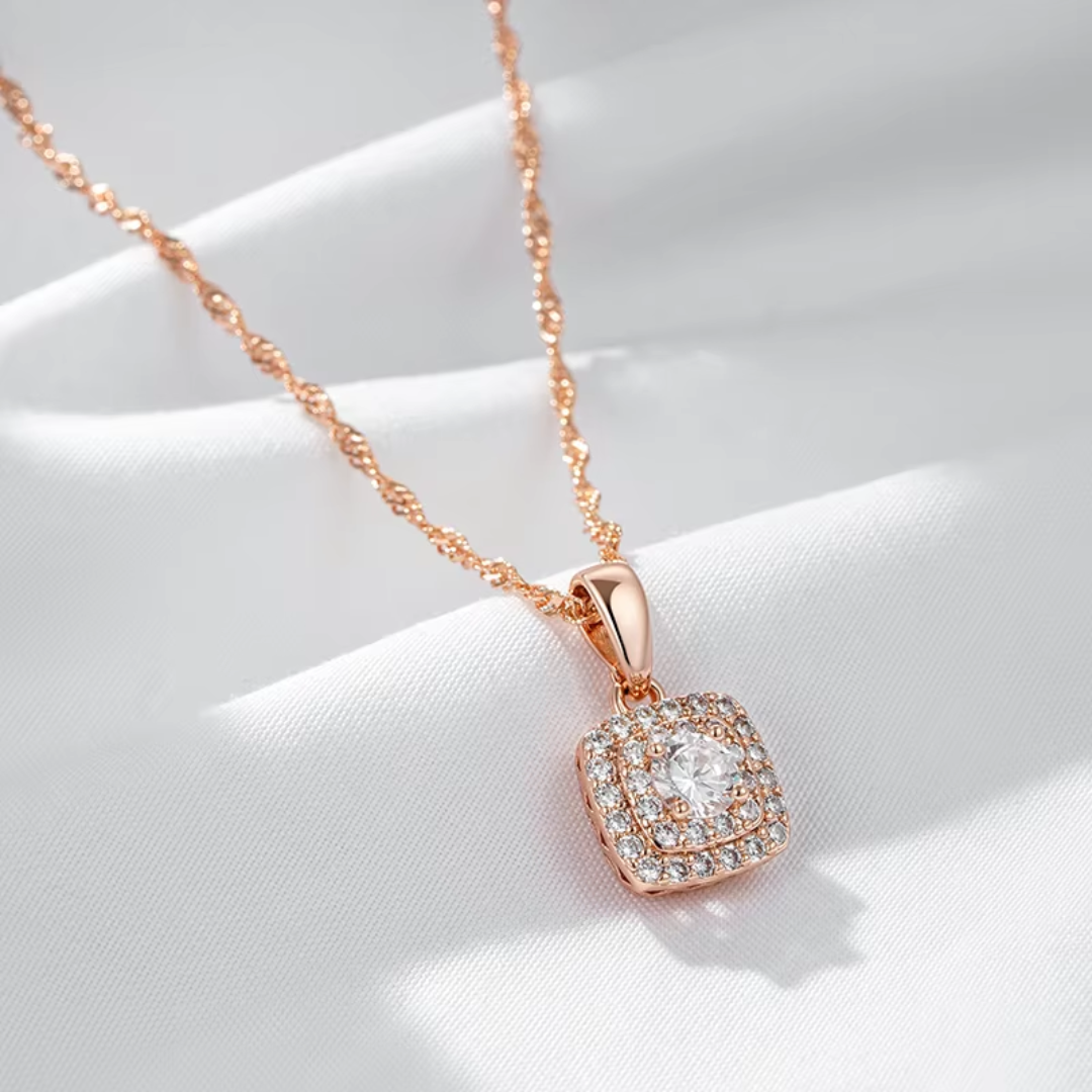 Collier Classique en Or Rose avec Cristal Central et Zircones