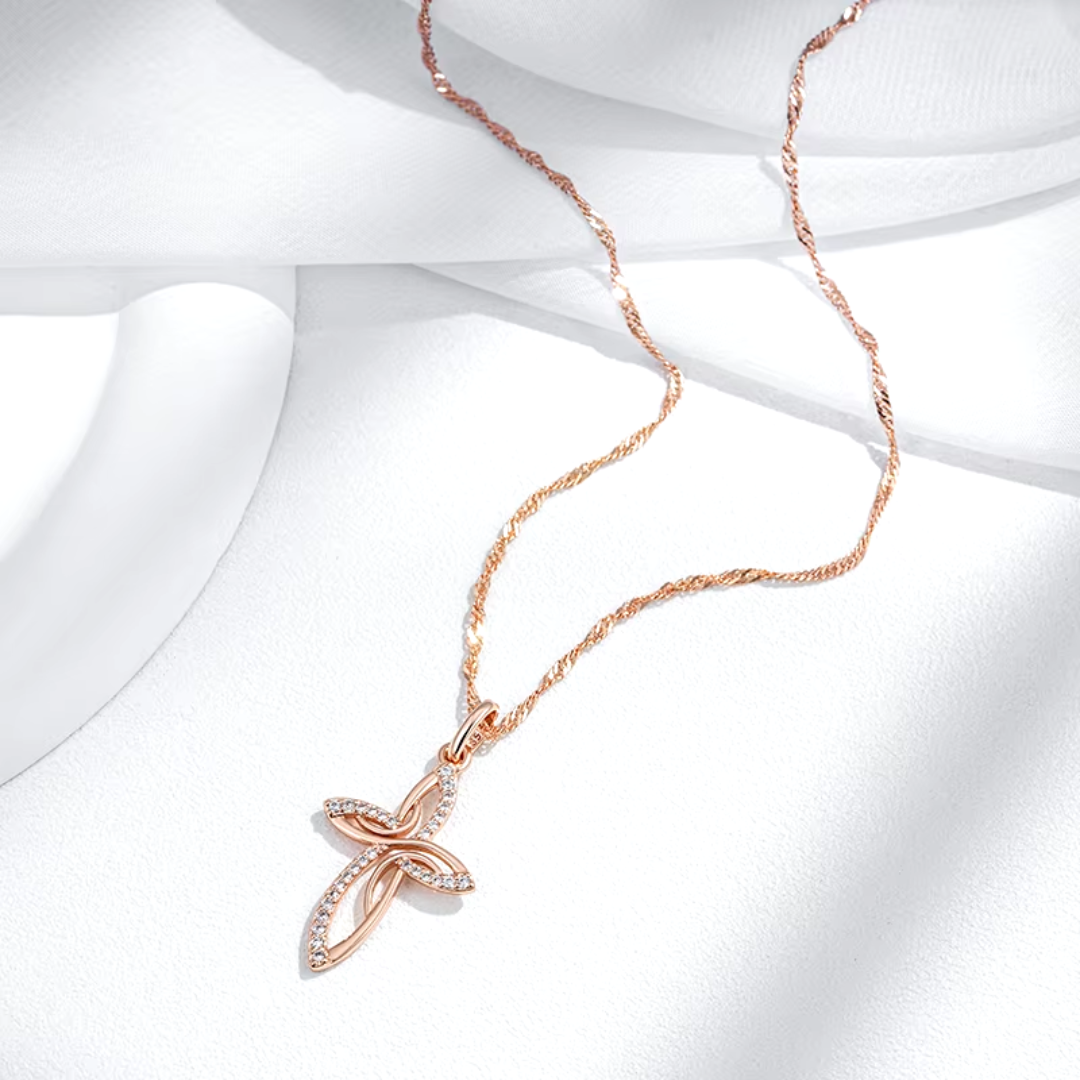 Collier Croix en Or Rose avec Détails en Zircone
