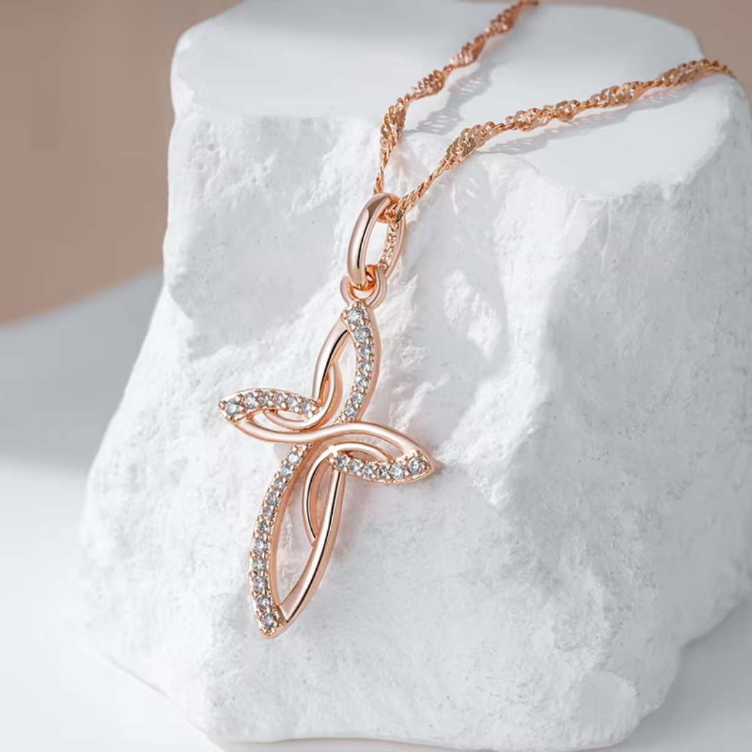 Collier Croix en Or Rose avec Détails en Zircone