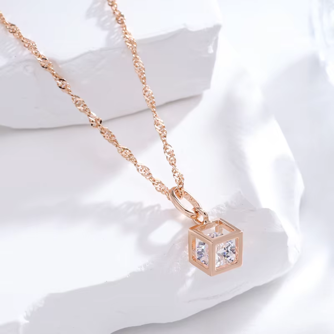 Collier Cube en Or Rose avec Cristal Transparent