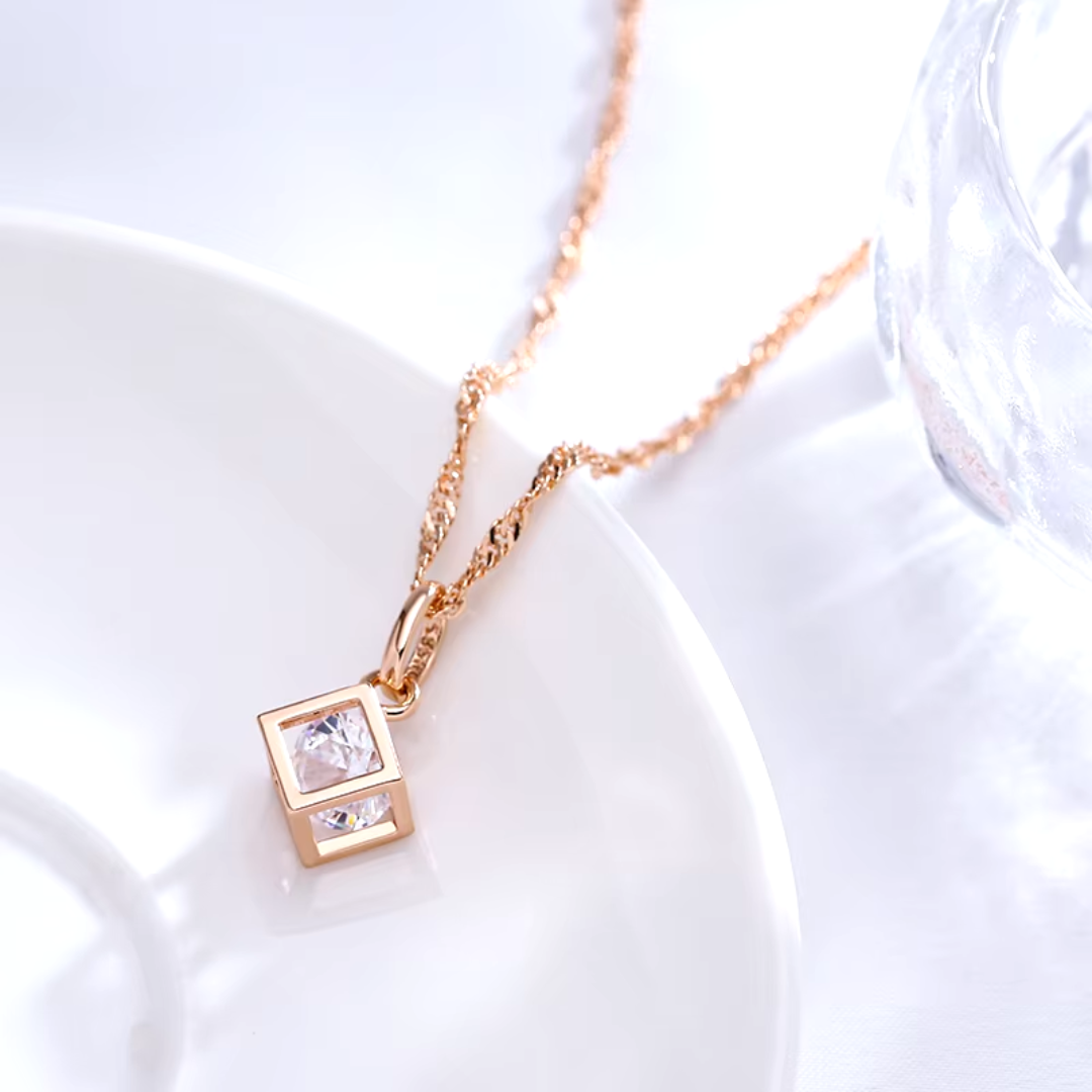 Collier Cube en Or Rose avec Cristal Transparent