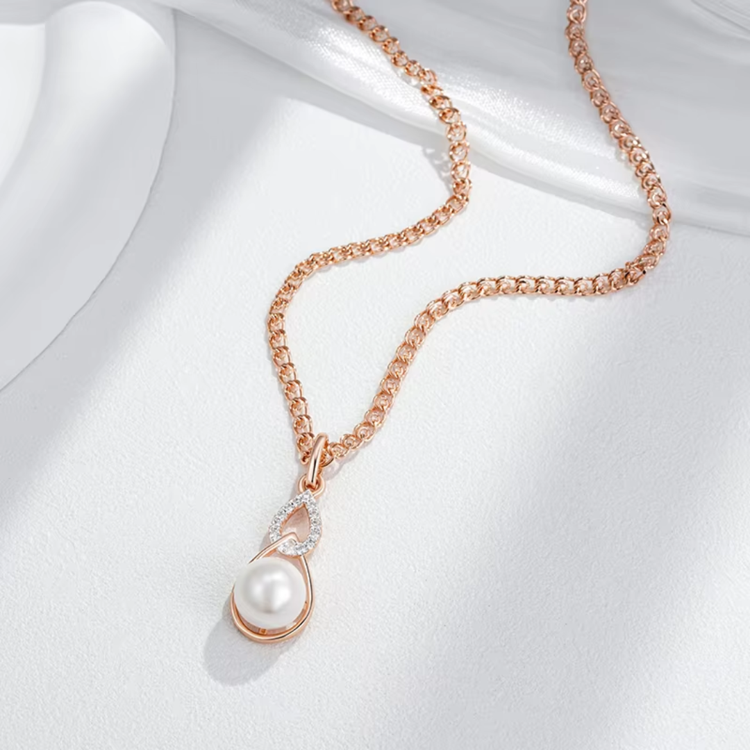 Collier Élégance en Or Rose avec Perle et Détails en Zircone