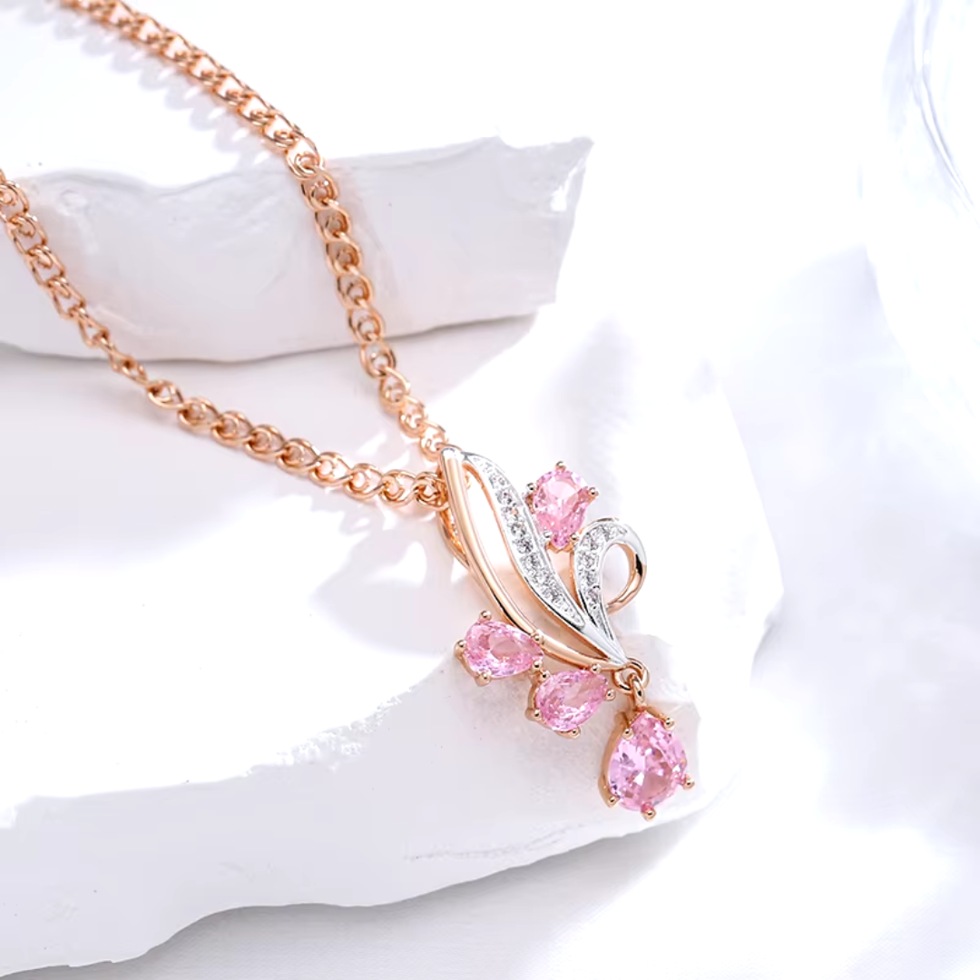 Collier Fleur en Or Rose avec Cristaux Roses et Détails en Argent