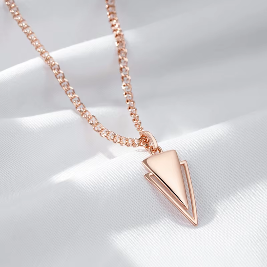 Collier Géométrique en Or Rose avec Design en Triangle