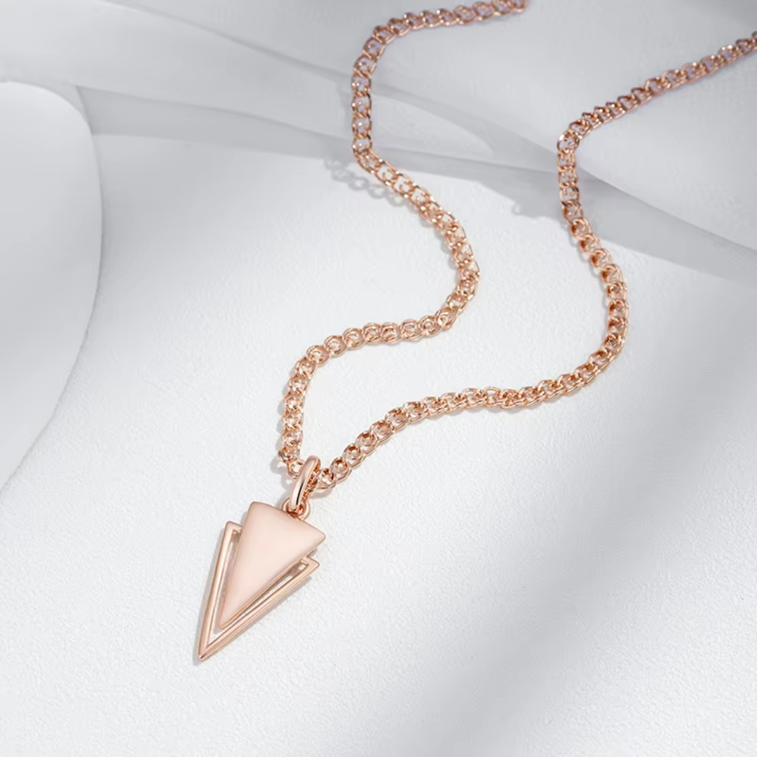 Collier Géométrique en Or Rose avec Design en Triangle