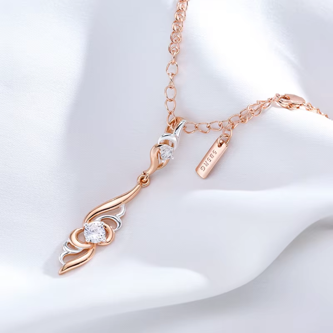 Collier Luxe en Or Rose avec Cristaux et Détails en Argent