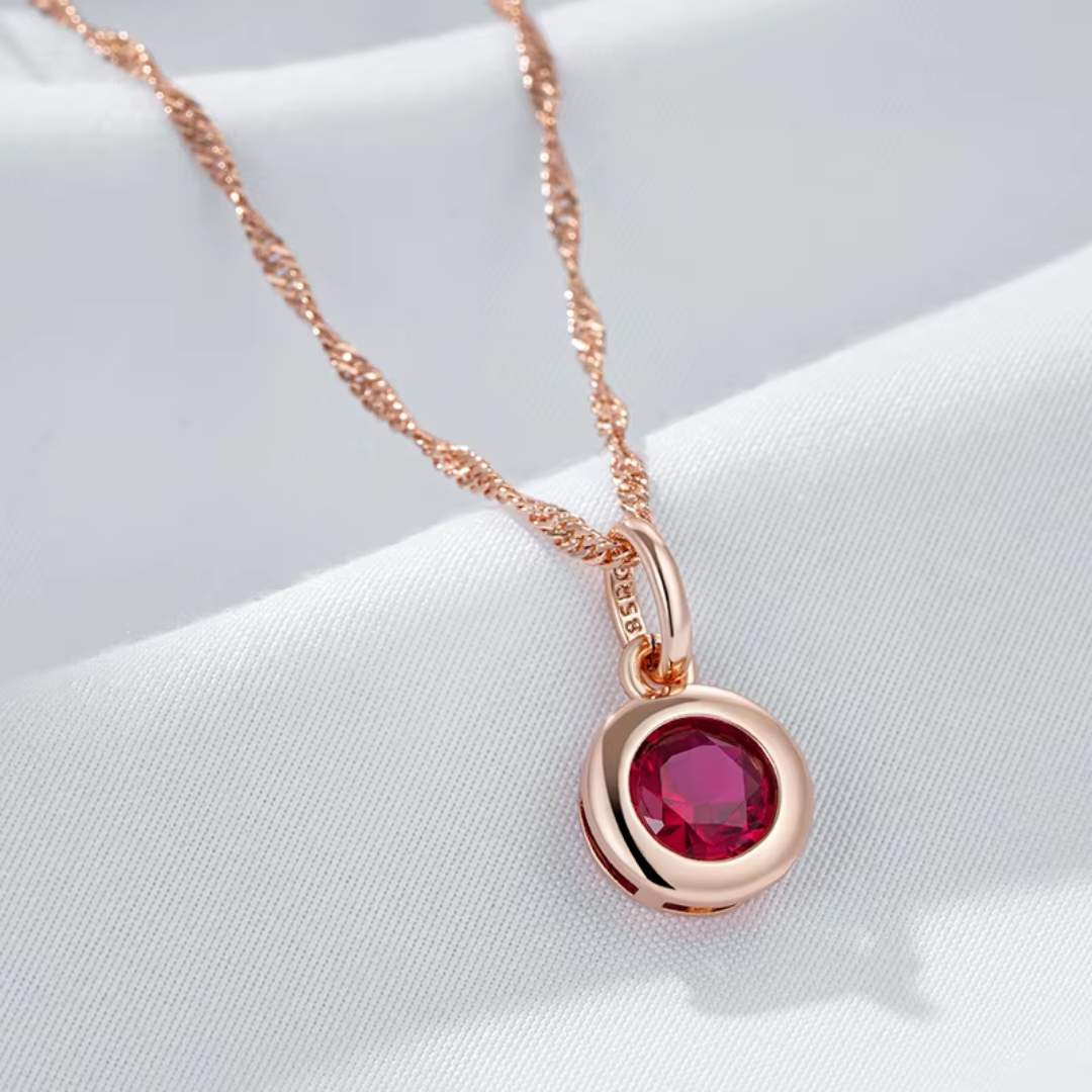 Collier Minimaliste en Or Rose avec Cristal Rouge