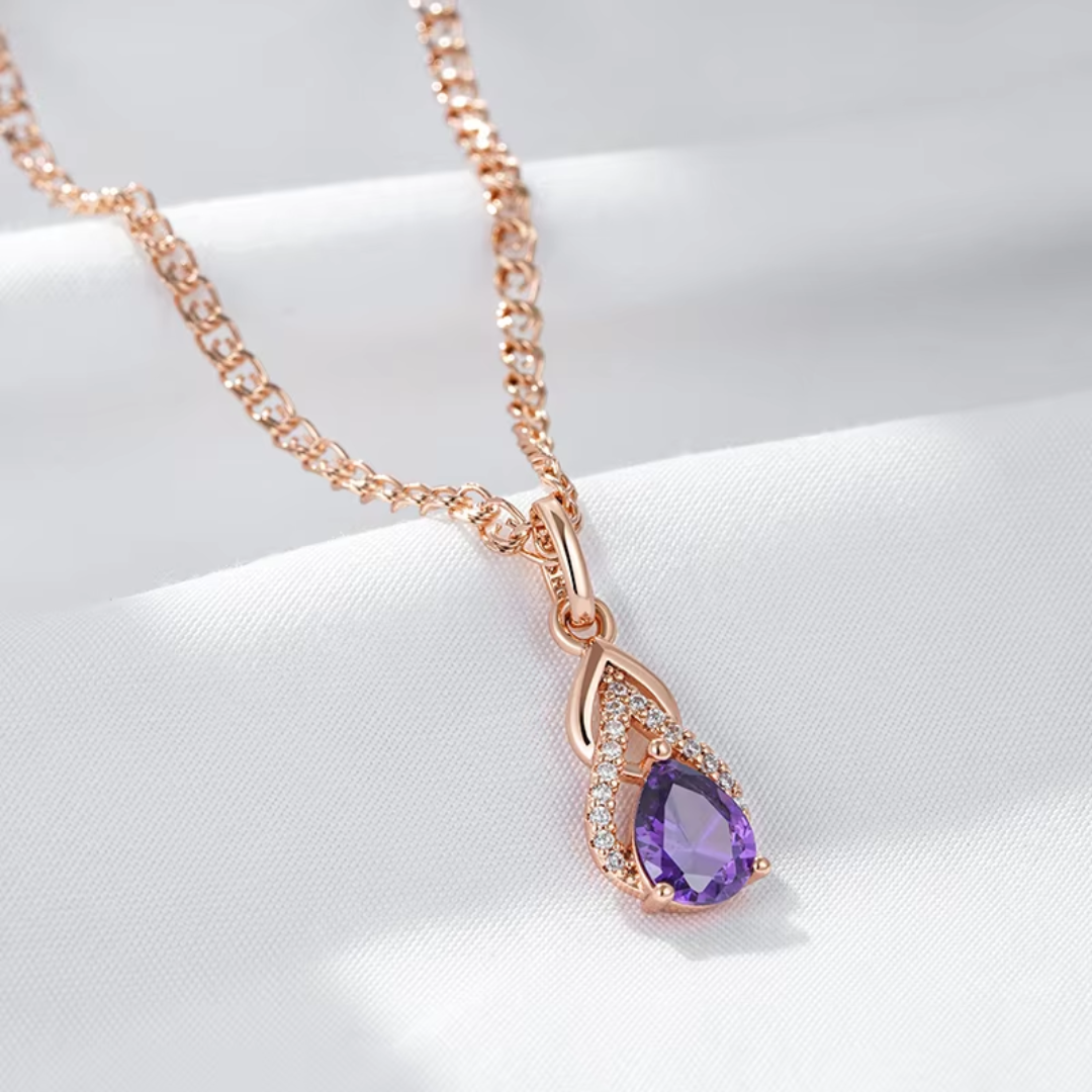 Collier en Or Rose avec Goutte de Cristal Violet et Détails en Cristaux