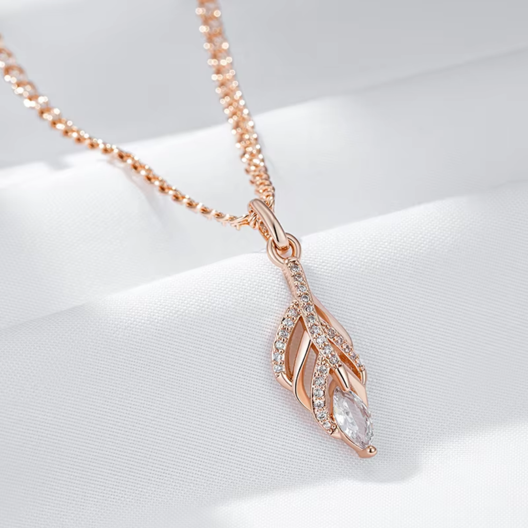 Collier en Or Rose avec Pendentif Plume avec Cristaux