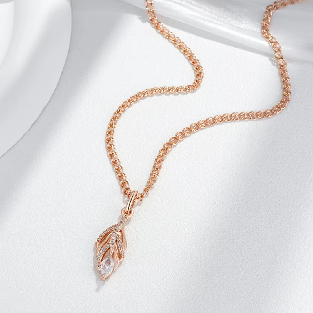 Collier en Or Rose avec Pendentif Plume avec Cristaux