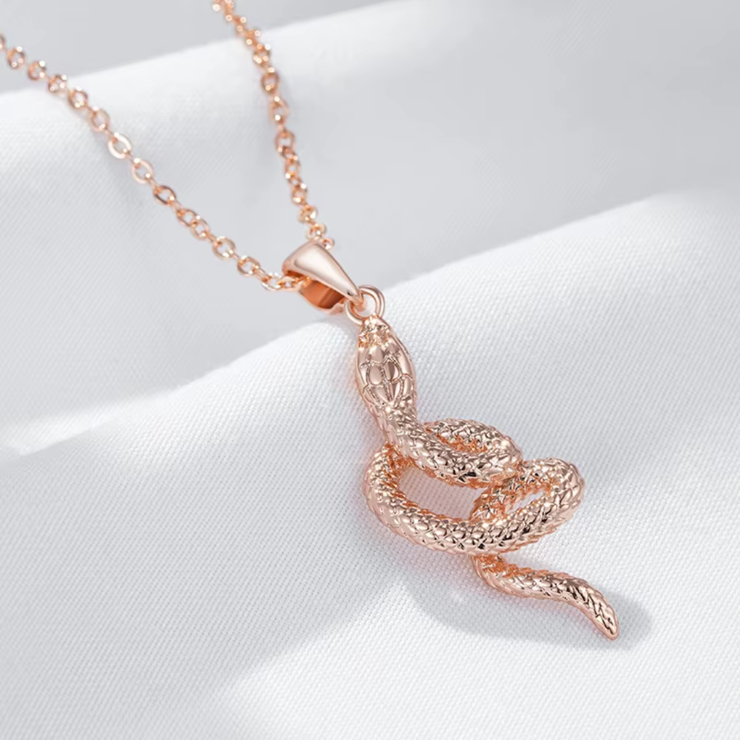 Collier en Or Rose avec Pendentif Serpent Texturé