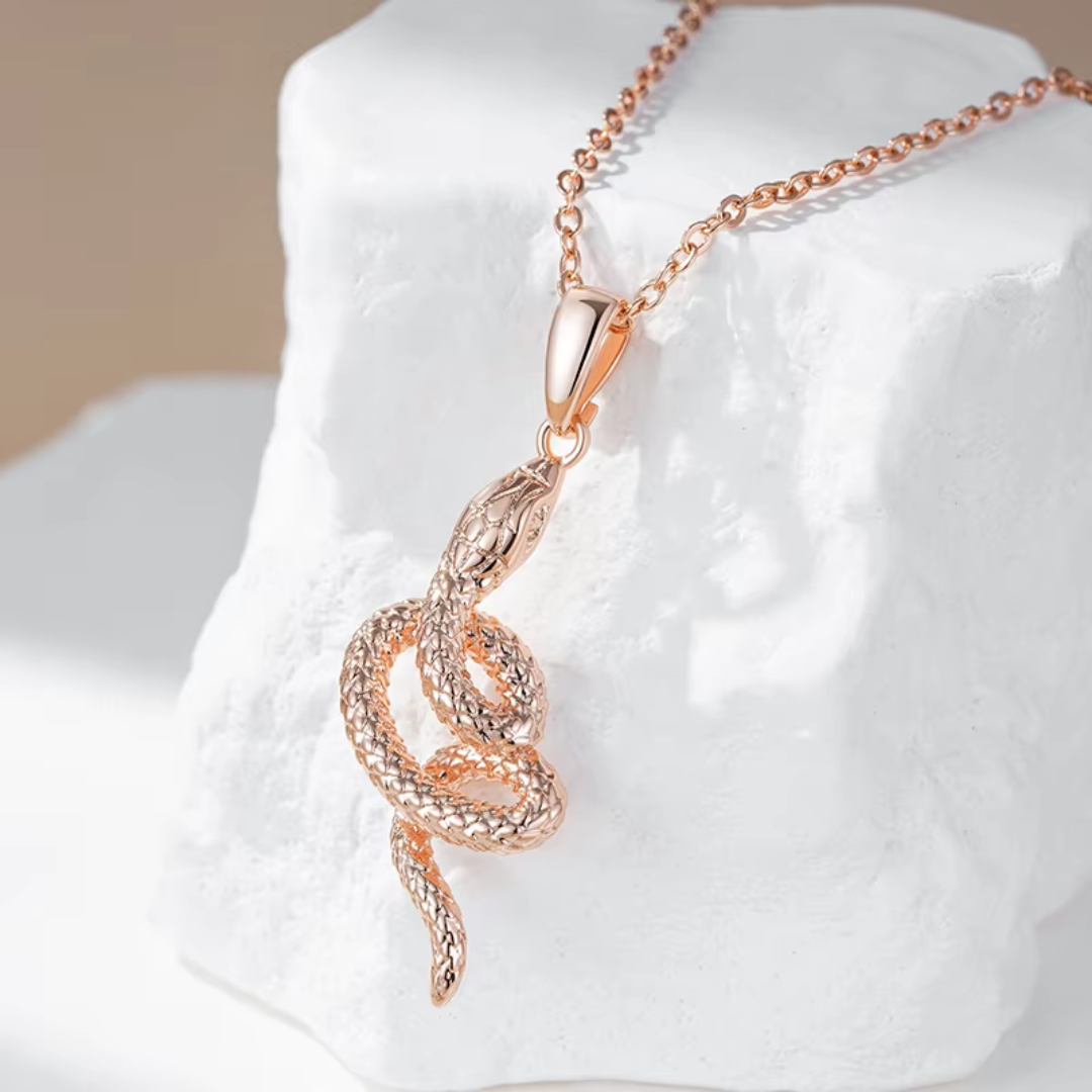 Collier en Or Rose avec Pendentif Serpent Texturé