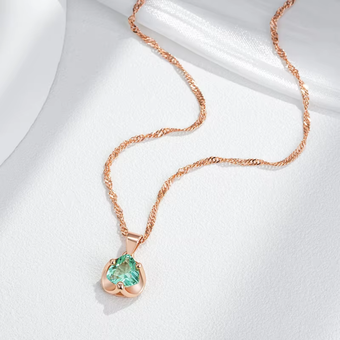 Collier en Or Rose avec Pendentif Triangulaire en Cristal Vert
