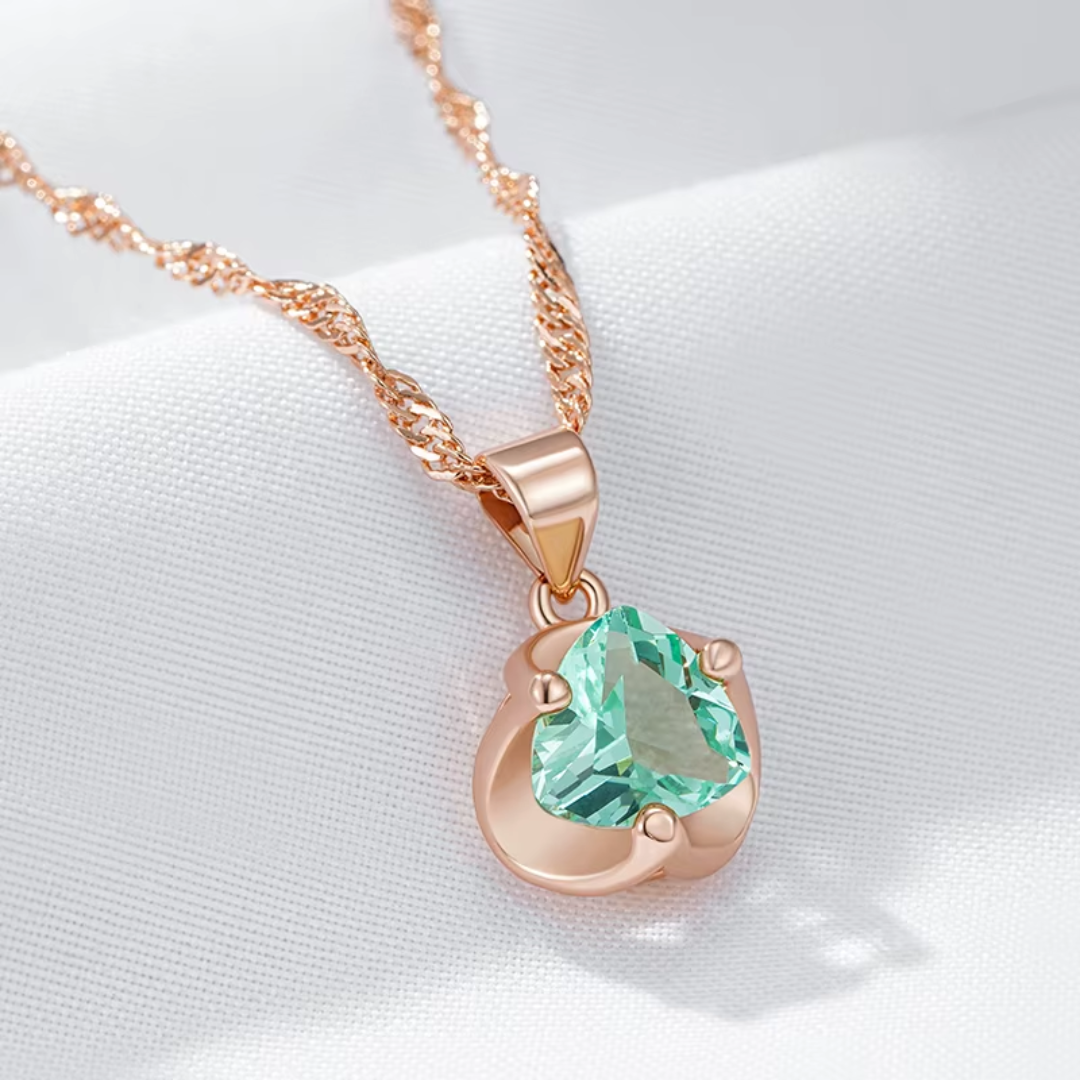Collier en Or Rose avec Pendentif Triangulaire en Cristal Vert