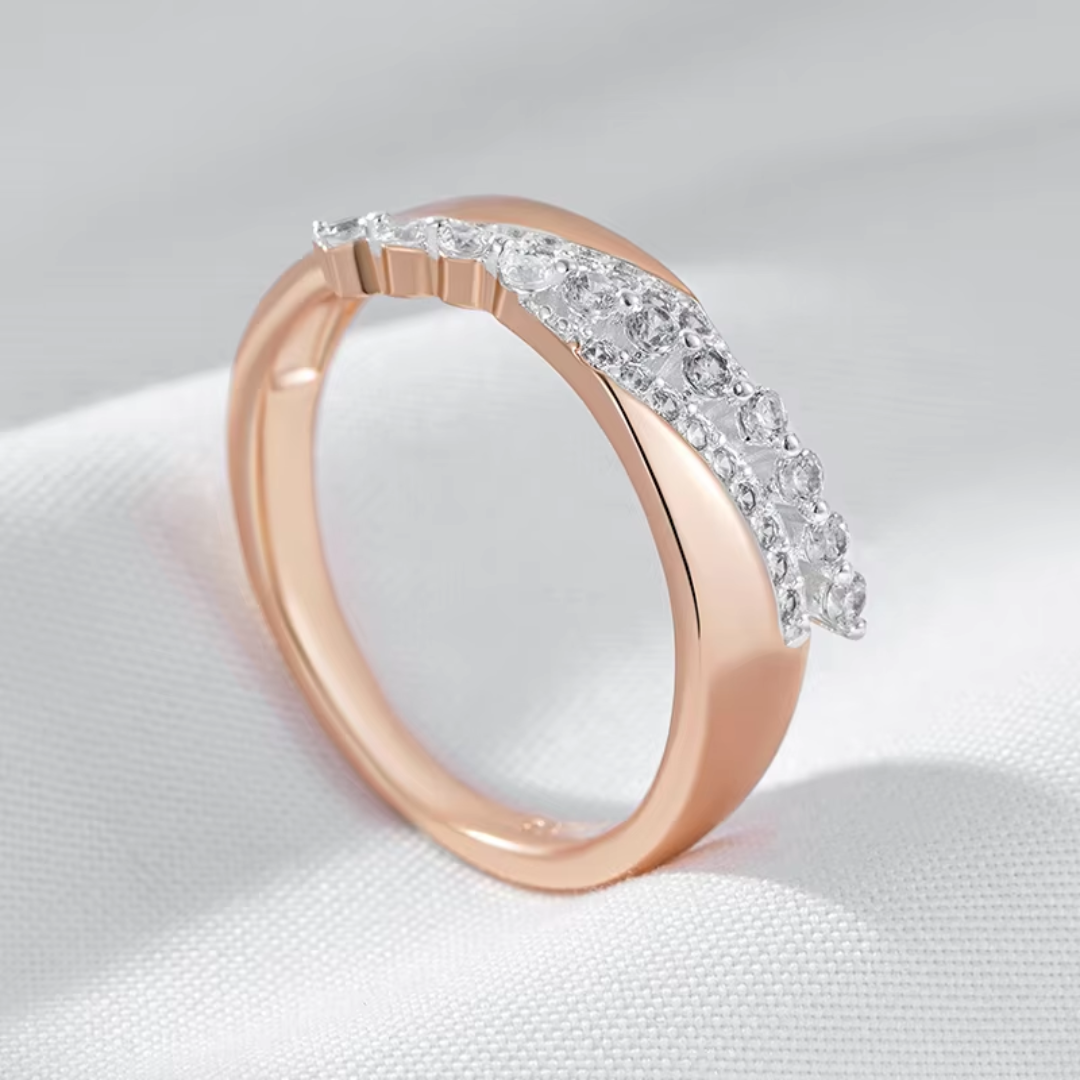 Bague Élégance en Or Rose avec Détails en Zircones