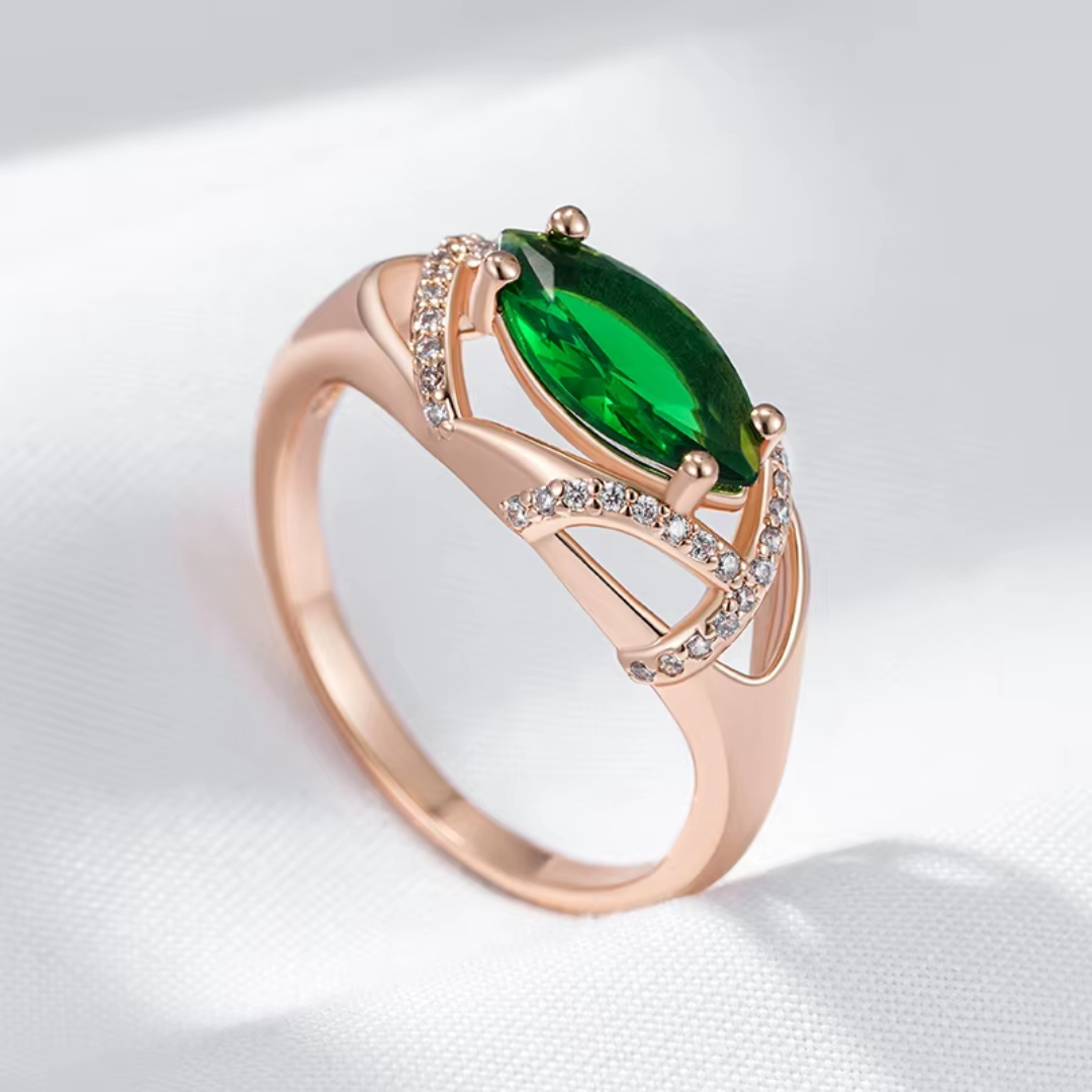 Bague Ovale Verte avec Détails en Cristaux en Or Rose