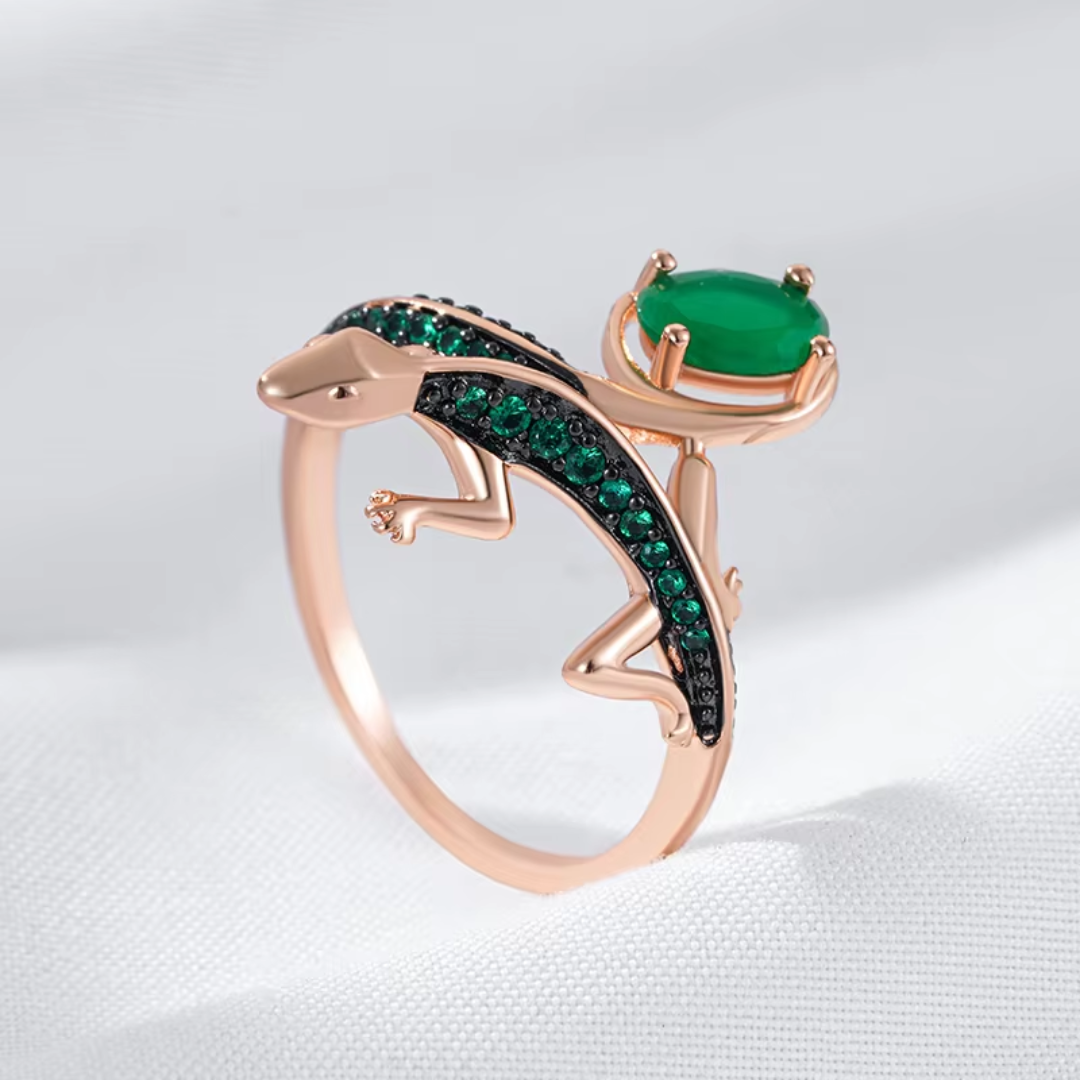 Bague en Or Rose avec Design Lézard et Cristaux Verts