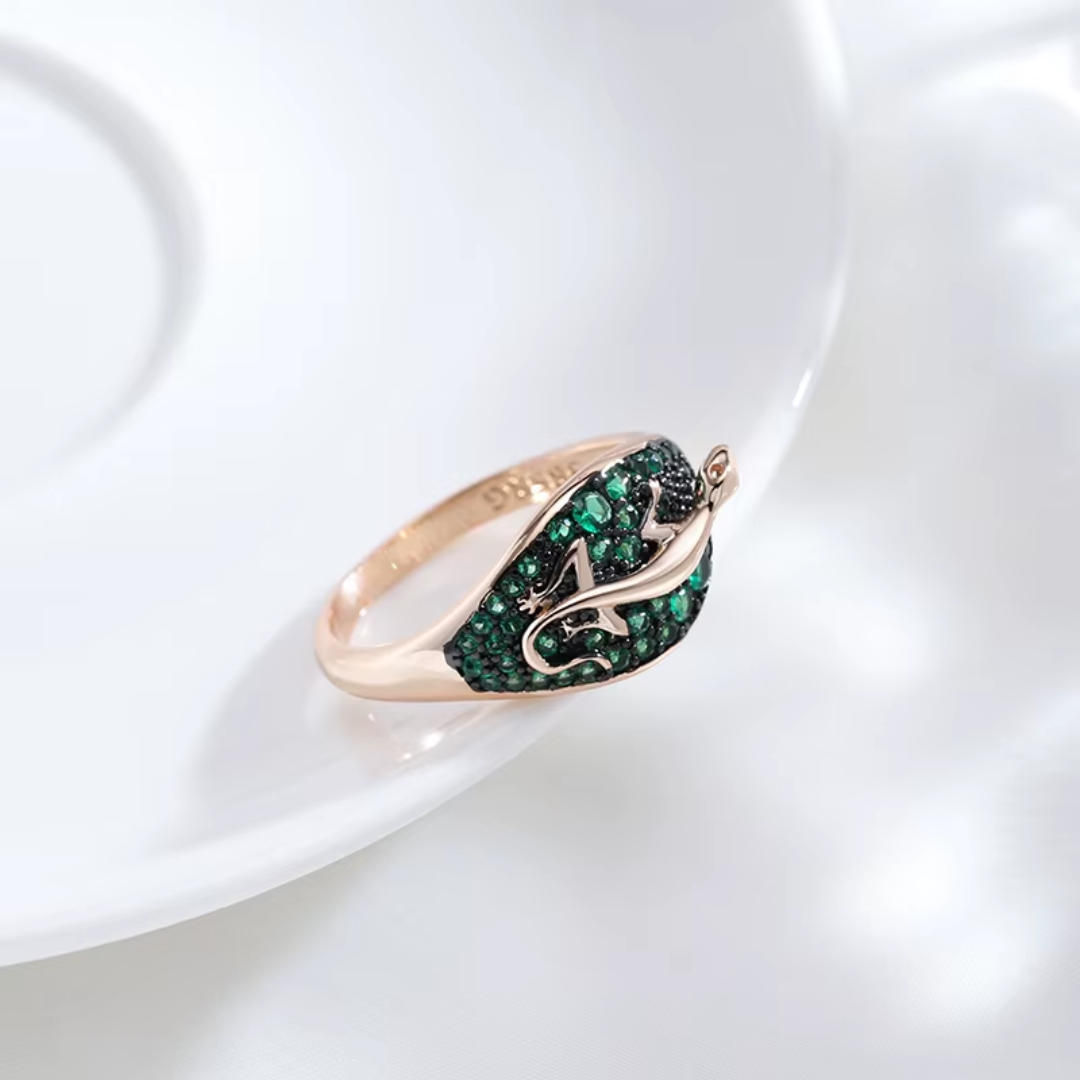 Bague en Or Rose avec Lézard et Cristaux Verts