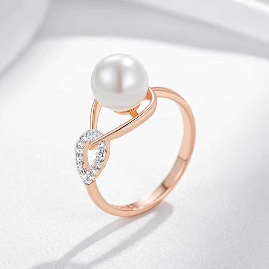 Bague en Or Rose avec Perle et Détails en Cœur de Zircon