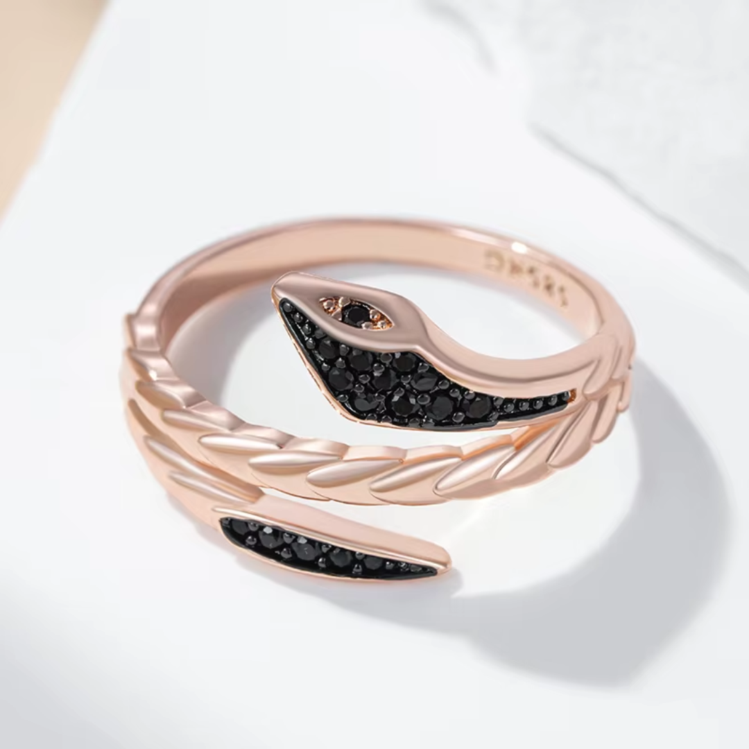 Bague en Or Rose en Forme de Serpent avec Cristaux Noirs