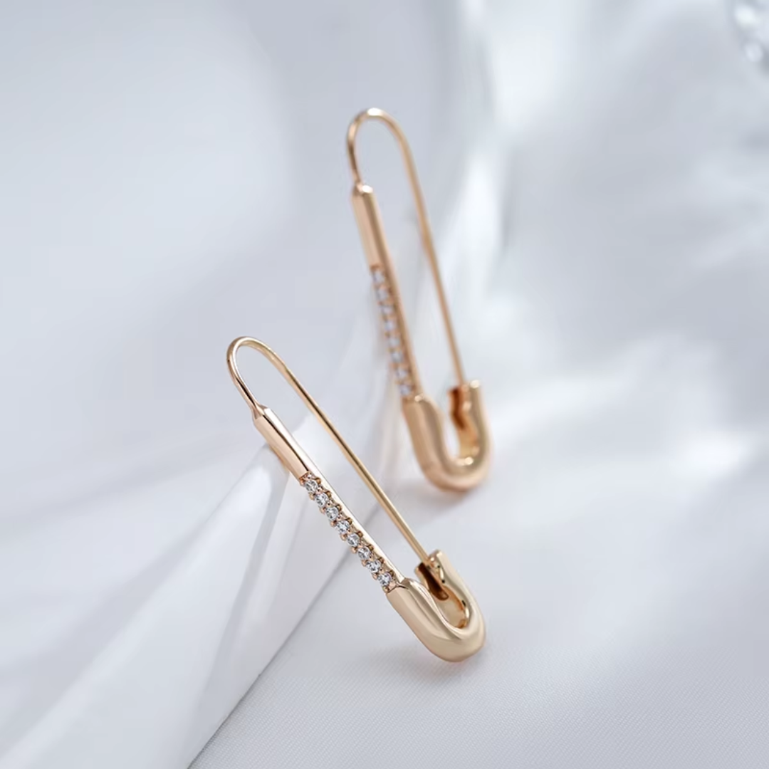 Boucles d’Oreilles Minimalistes Dorées avec Détails en Zircon
