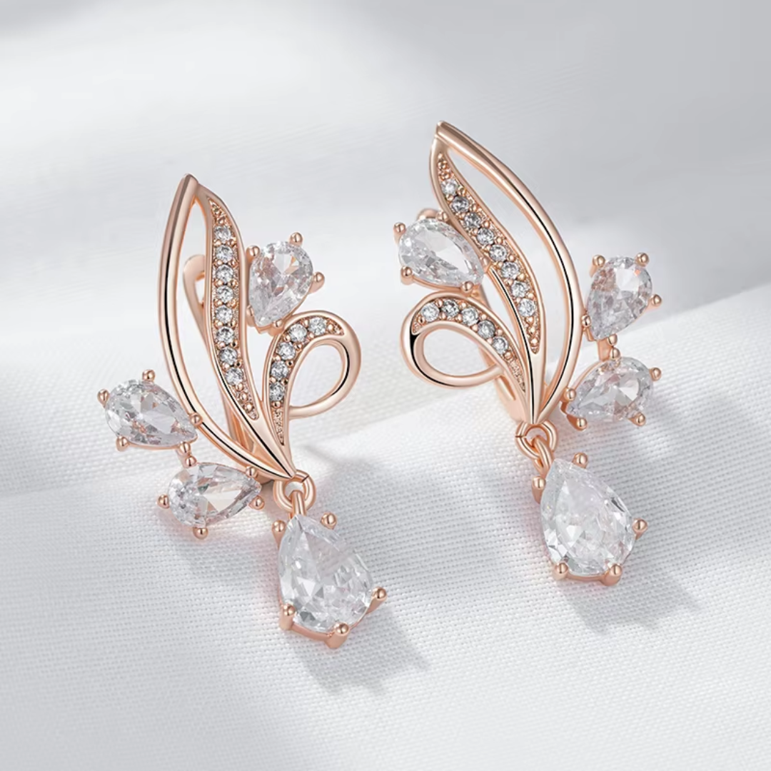 Boucles d'Oreilles Pendantes en Or Rose avec Cristaux Blancs