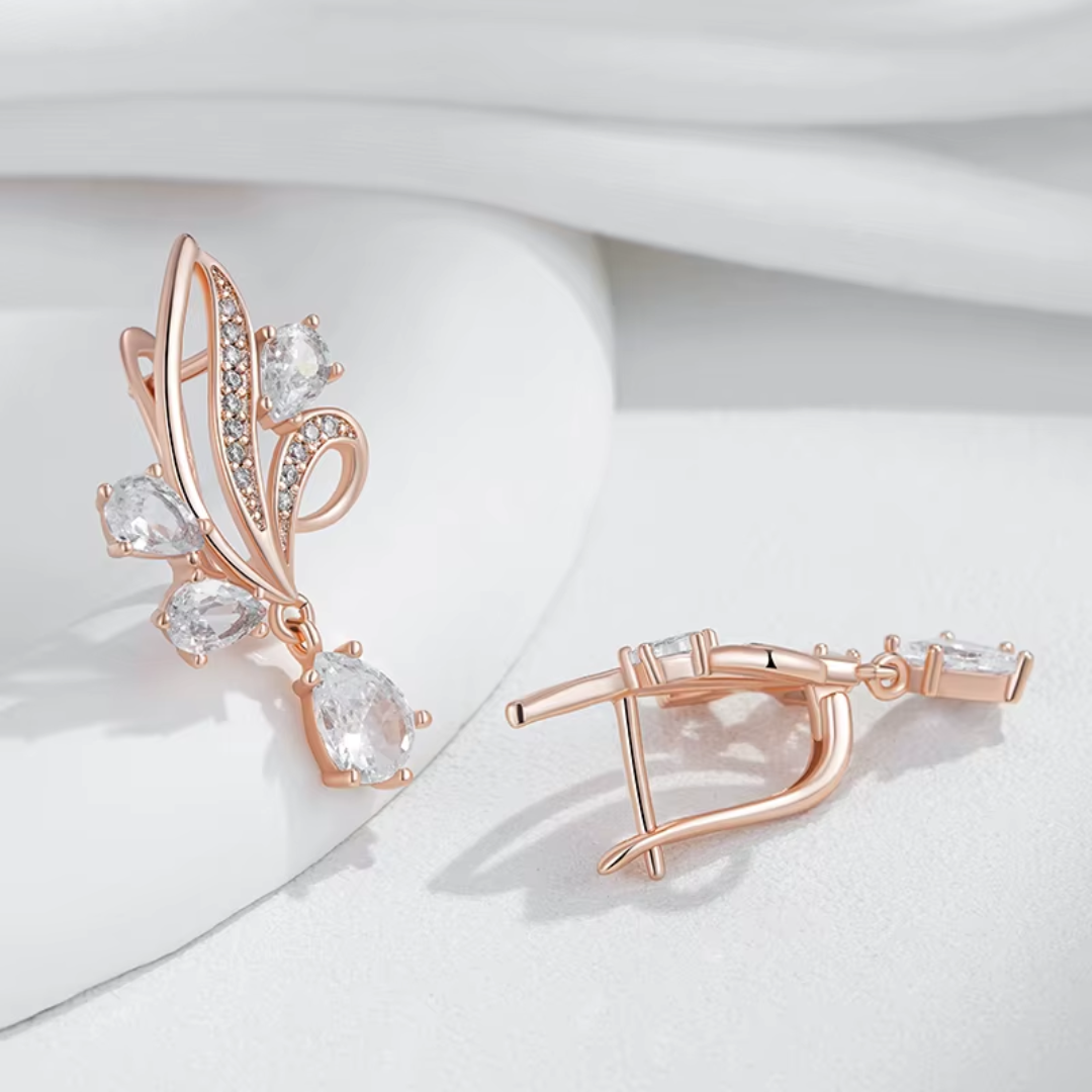 Boucles d'Oreilles Pendantes en Or Rose avec Cristaux Blancs