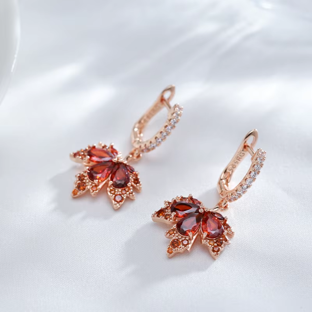 Boucles d’Oreilles en Or Rose avec Fleur de Cristaux Rouges