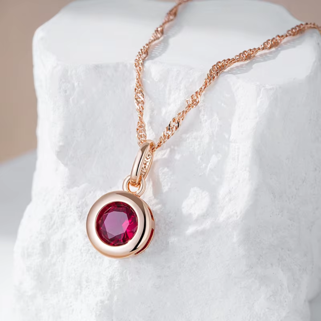 Collier Minimaliste en Or Rose avec Cristal Rouge